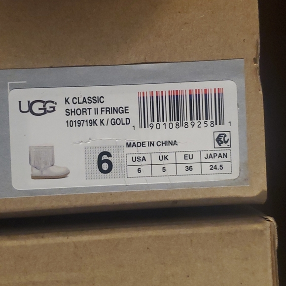 UGG SHORT II FRINGE BOOTS - Picture 9 of 12